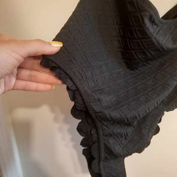 NWT Cupshe Black Textured Scallop Edge One Piece Swimsuit - Picture 10 of 16
